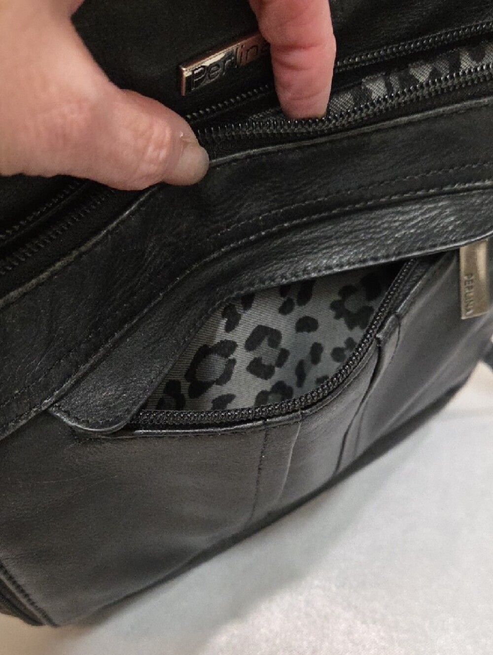 Perlina Black Leather Shoulder Bag - Picture 8 of 8